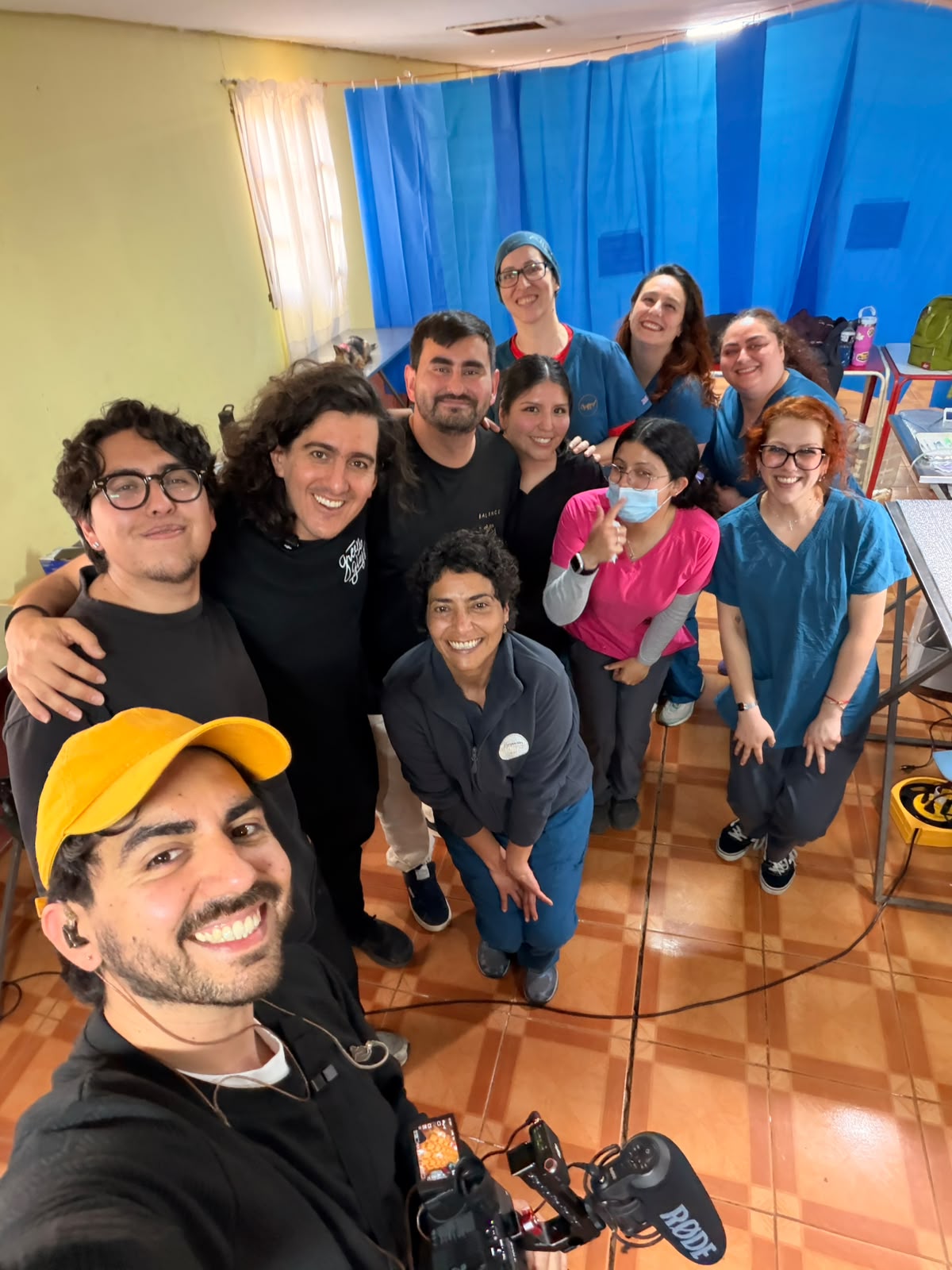 Equipo Green Glass junto al equipo de Fundación Quiltro